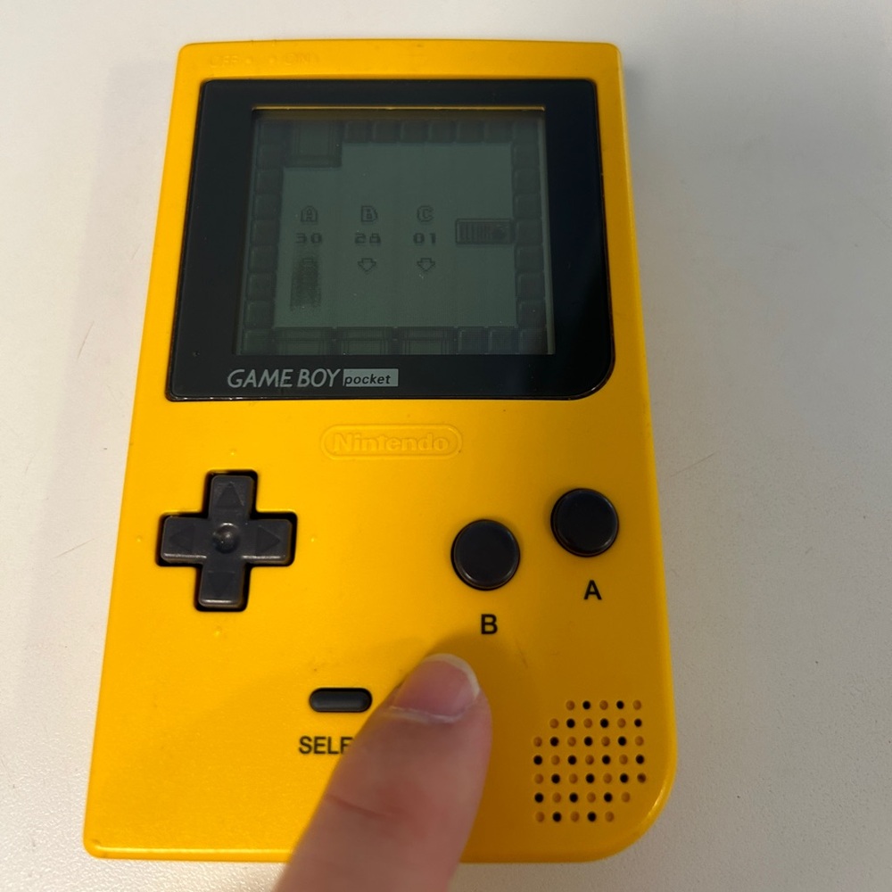 Gameboy Pocket and 6 games